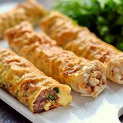 Трубочки из лаваша с фаршем и сыром в духовке