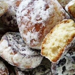 Предлагаю отличный рецепт из 90-х годов, которым пользовалась еще мама. Аромат от меда стоял умопомрачительный.