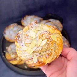 Слойки их готового теста