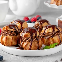 Многоликие профитроли: идеальный десерт для фуршета — читать на Gastronom.ru