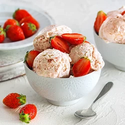 Клубнично-банановое мороженое со сливками, пошаговый рецепт с фото на 308 ккал