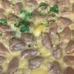 Тушеные куриные сердечки