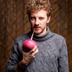 Салат из свеклы с шоколадом и орехами