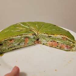 Блинный торт с рыбой и сливочным сыром