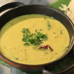 Гуджарати кадди (йогуртовая подлива)