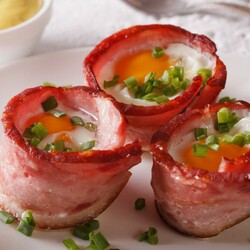 Яичница с беконом в духовке