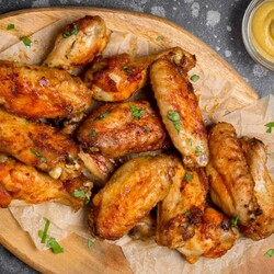 Куриные крылья в карамели, соевом соусе и пиве