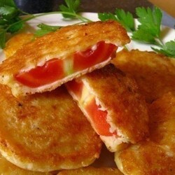Каждое лето наша бабушка готовит вкусную закуску из помидоров: друзья захотели получить рецепт блюда | SM.News