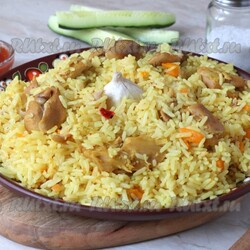 Рассыпчатый плов с курицей в мультиварке