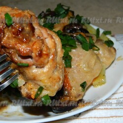 Курица с черносливом в мультиварке