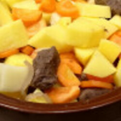 Оленина тушеная с картошкой в горшочке. Пошаговый рецепт с фото.