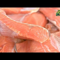 Малосольный лосось, кета, горбуша, сухого посола, кусочками в масле, длительного хранения.