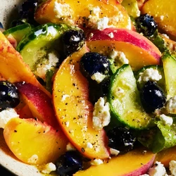 10-Minute Blueberry Peach Feta Salad – Light, Bright & Flavor-Packed!