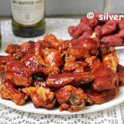 Крылышки в острой томатной глазури