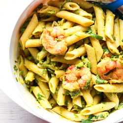 Best ever avocado and shrimp pasta salad - SugarLoveSpices