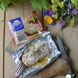 Рыба на овощной подушке в фольге