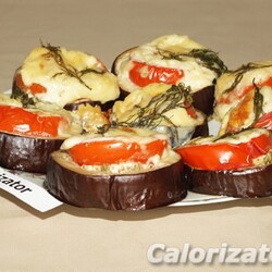 Баклажаны с помидорами и сыром