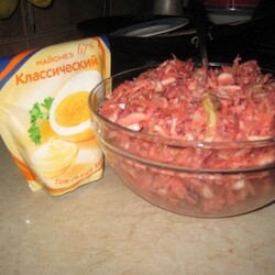 Салат из белокочанной капусты и мяса "Не верю"