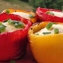 Фаршированные перцы на угольном гриле (видео)