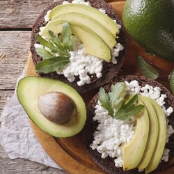12 восхитительных бутербродов с авокадо