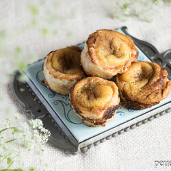 Паштел-де-ната (паштейш) - португальский десерт, пирожное из слоеного теста с заварным кремом