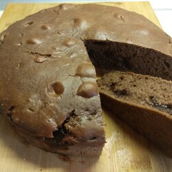 Шоколадный пирог на кефире с инжирным вареньем