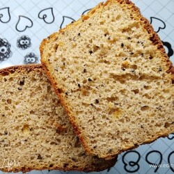 Цельнозерновой хлеб с черным тмином и луком