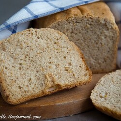 Хлеб с цельнозерновой мукой, отрубями и семенами льна (для хлебопечки)