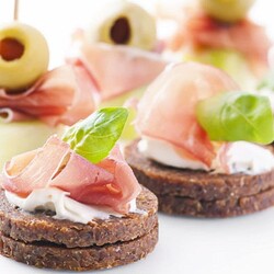 Канапе с ветчиной