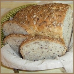 Отрубной хлеб с семенами и другие добавки для пшеничного хлеба