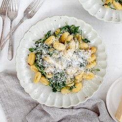 Жареные ньокки с шалфеем и коричневым маслом