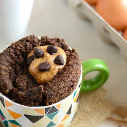 Шоколадный кекс в кружке на кокосовой муке