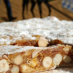 Панфорте (пирог из сухофруктов и орехов)