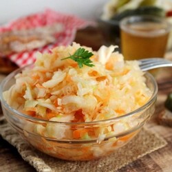 Капуста квашеная с морковью в банке
