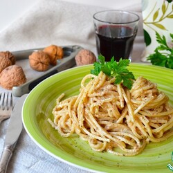 Спагетти в ореховом соусе