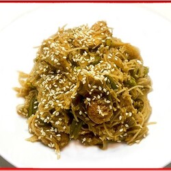 Фунчоза с курицей и овощами