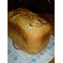 Хлеб с сыром, луком и чесноком