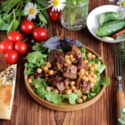 Мясо молодого барашка с нутом