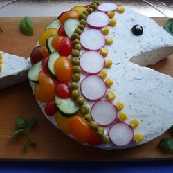 Пирог закусочный с колбасой "Радужная рыба"