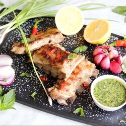 Бараньи рёбрышки с кориандром и мятным соусом