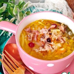 Суп с квашеной капустой и беконом