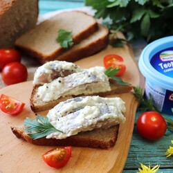 Сельдь по-польски в сырном соусе