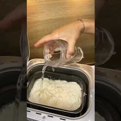 #чебуреки на одну порцию 580 грамм муки,1 яйцо,1 ч.л соли и 1 ч.л сахара,250 мл .кипятка