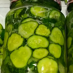 Хрустящий салат из огурцов на зиму