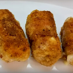 Рулеты из курицы с беконом и сыром