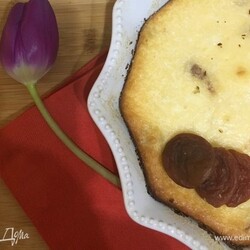 Творожная запеканка с курагой и изюмом . Ингредиенты: творог 9%, манная крупа, сахар