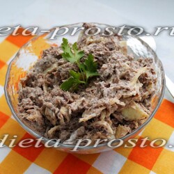 Салата с тунцом консервированным, яйцом и творогом, рецепт