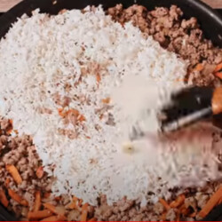 рис на сковороде