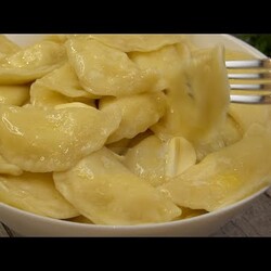 Если ПРЕМИУМ  вареники, то только так! Секретное нежное тесто, не расклеивается во время варки