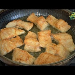 Как пожарить рыбу на воде, без брызг и пригоревшего масла! Хрустящая жареная рыба на сковороде.